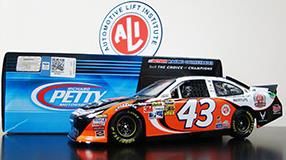 Richard Petty Lionel Diecast Collectible Car (1:24 Scale)